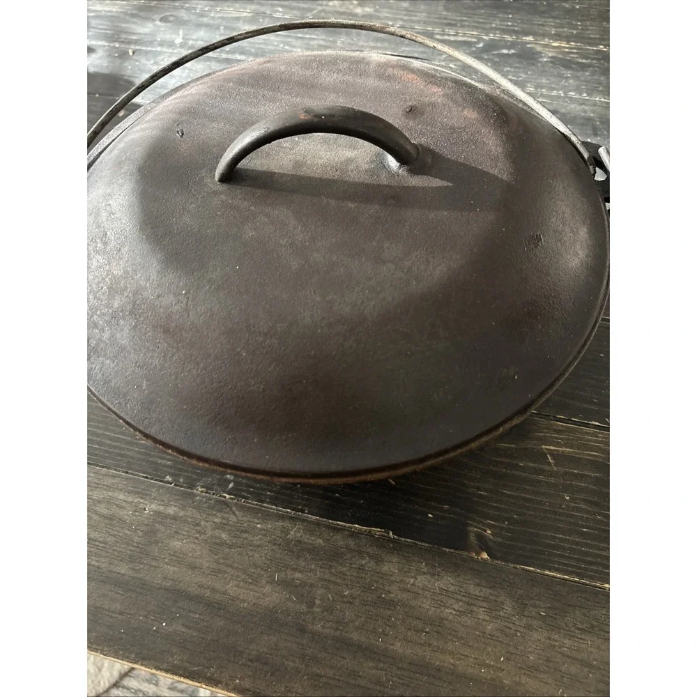 Vintage Cast Iron Dutch Oven 10 1/4